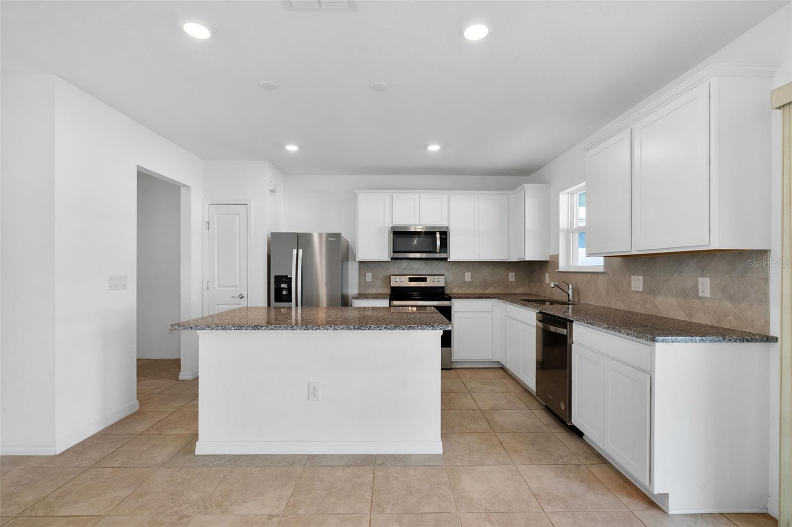 9644 SUMMERS CAY CIR, THONOTOSASSA, FL — photo 15
