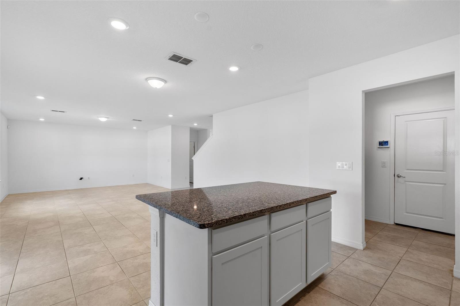 9644 SUMMERS CAY CIR, THONOTOSASSA, FL — photo 17