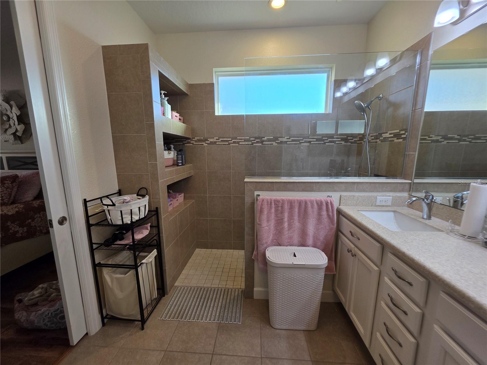 8064 BRIDGEPORT BAY CIR, MOUNT DORA, FL — photo 42