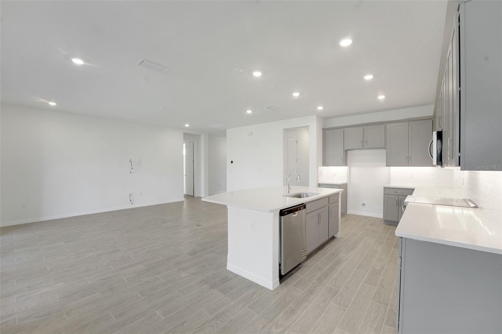 17453 VALLEYWOOD PKWY, LAND O LAKES, FL — photo 32