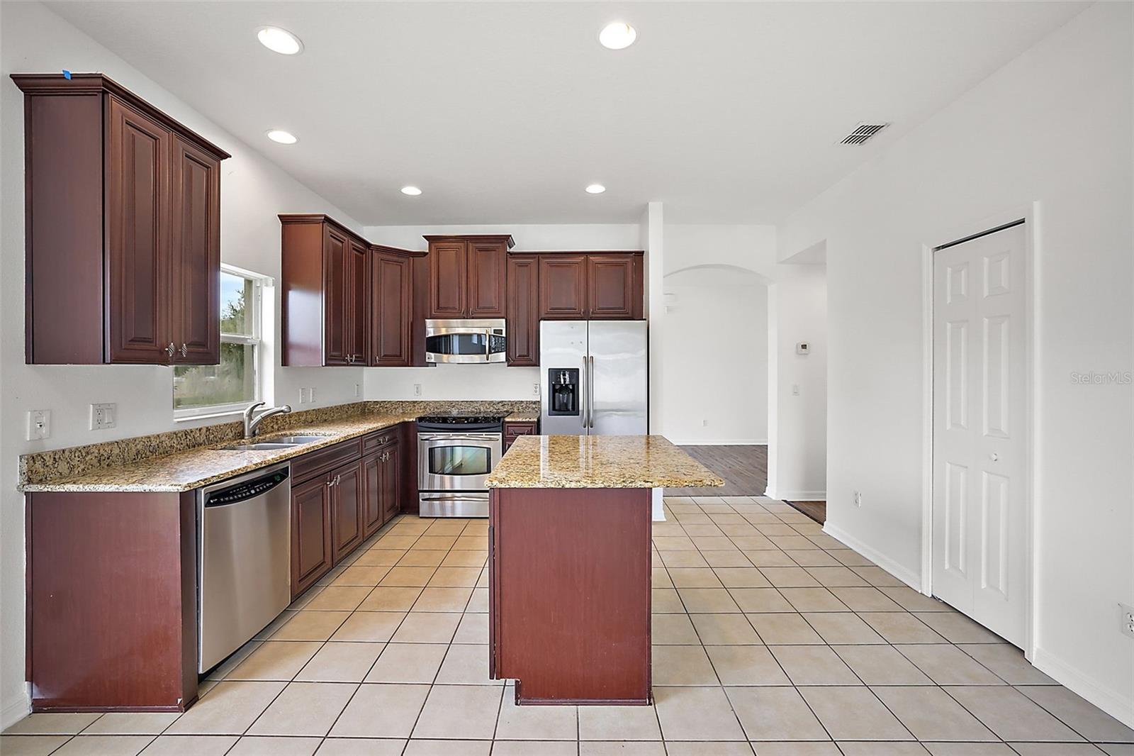 401 GRASSY KEY WAY, GROVELAND, FL — photo 36