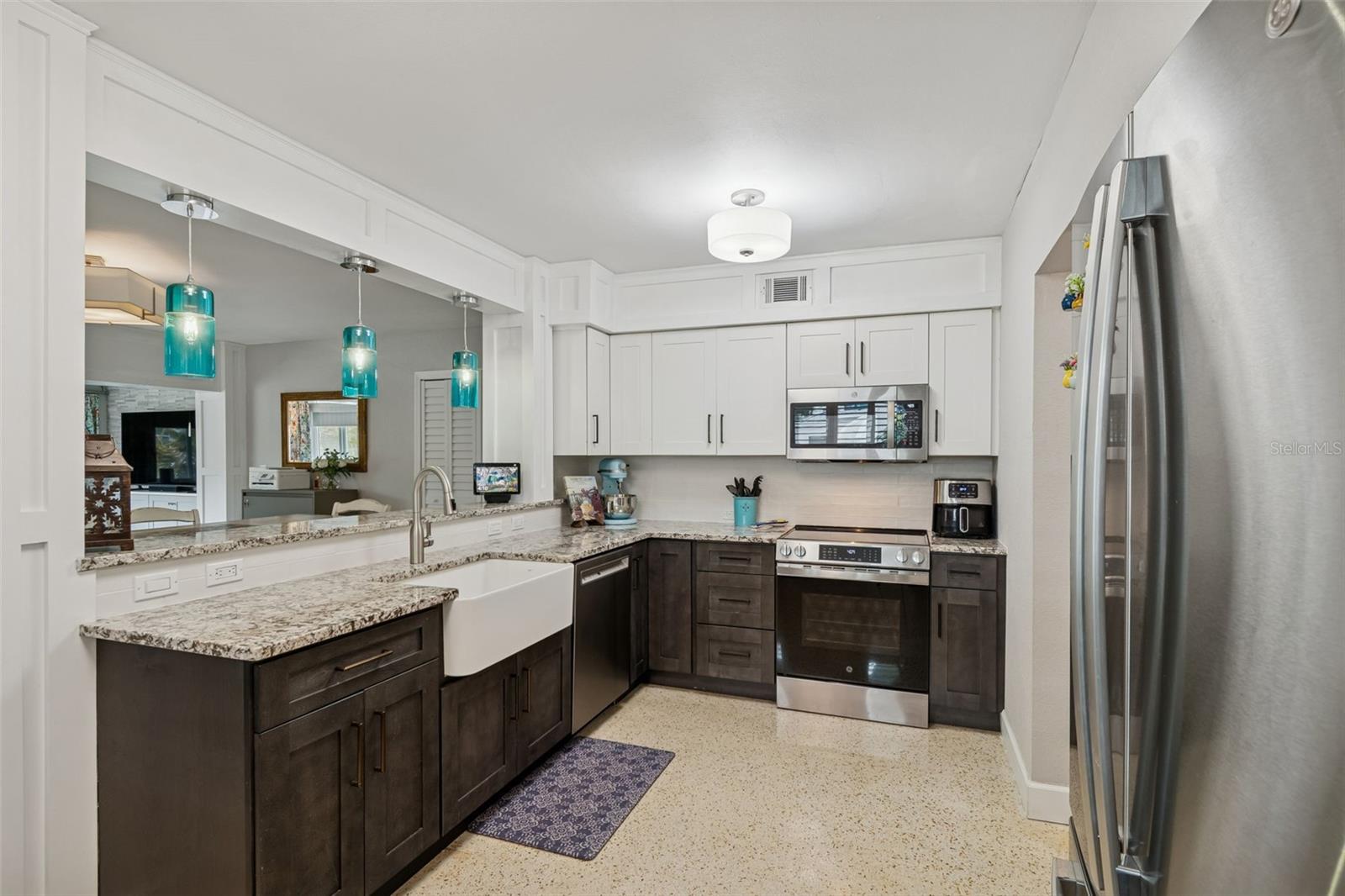 2427 BAYWOOD DR W, DUNEDIN, FL — photo 2