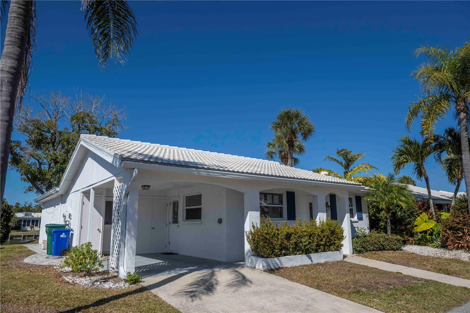 563 SPANISH DR S, LONGBOAT KEY, FL — photo 2