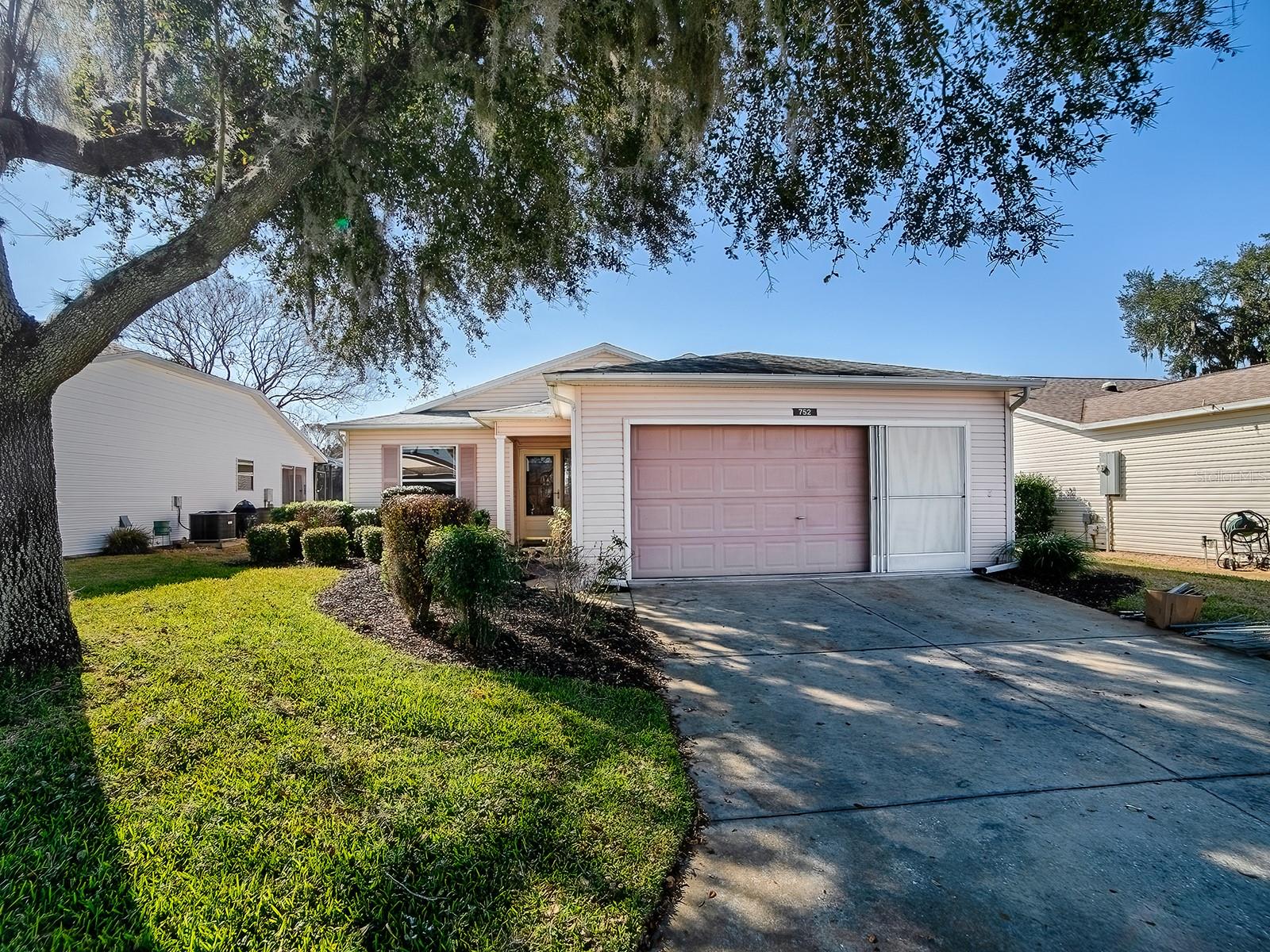 752 OLD OAKS LN, LEESBURG, FL