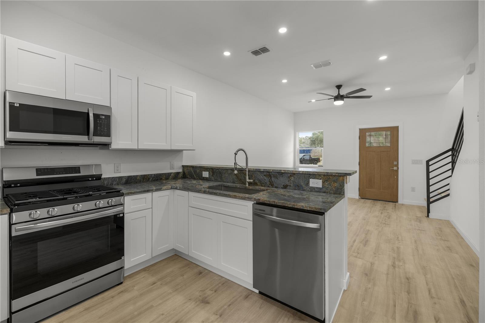 310 SE 6TH ST, WILLISTON, FL — photo 8