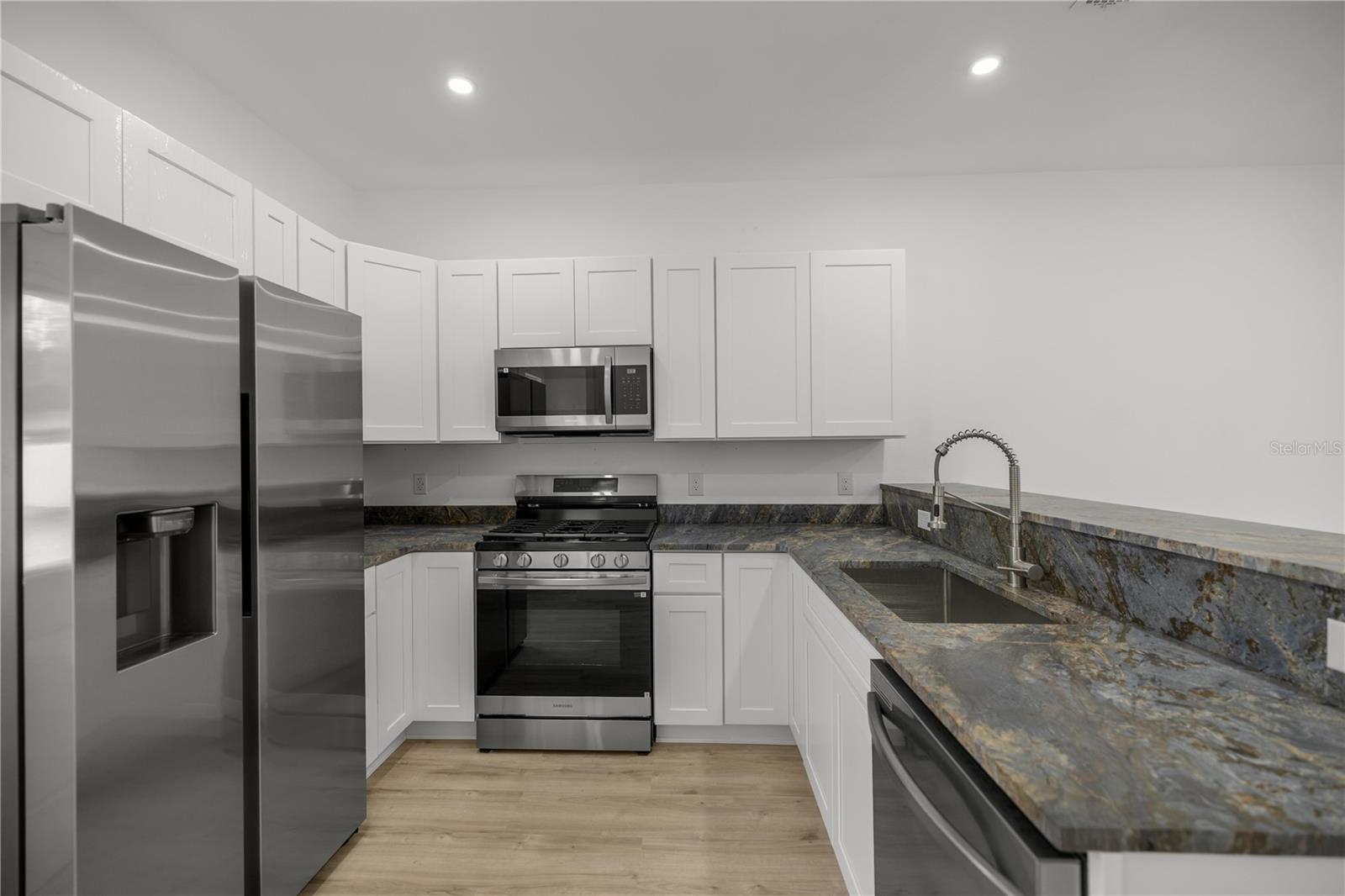 310 SE 6TH ST, WILLISTON, FL — photo 9