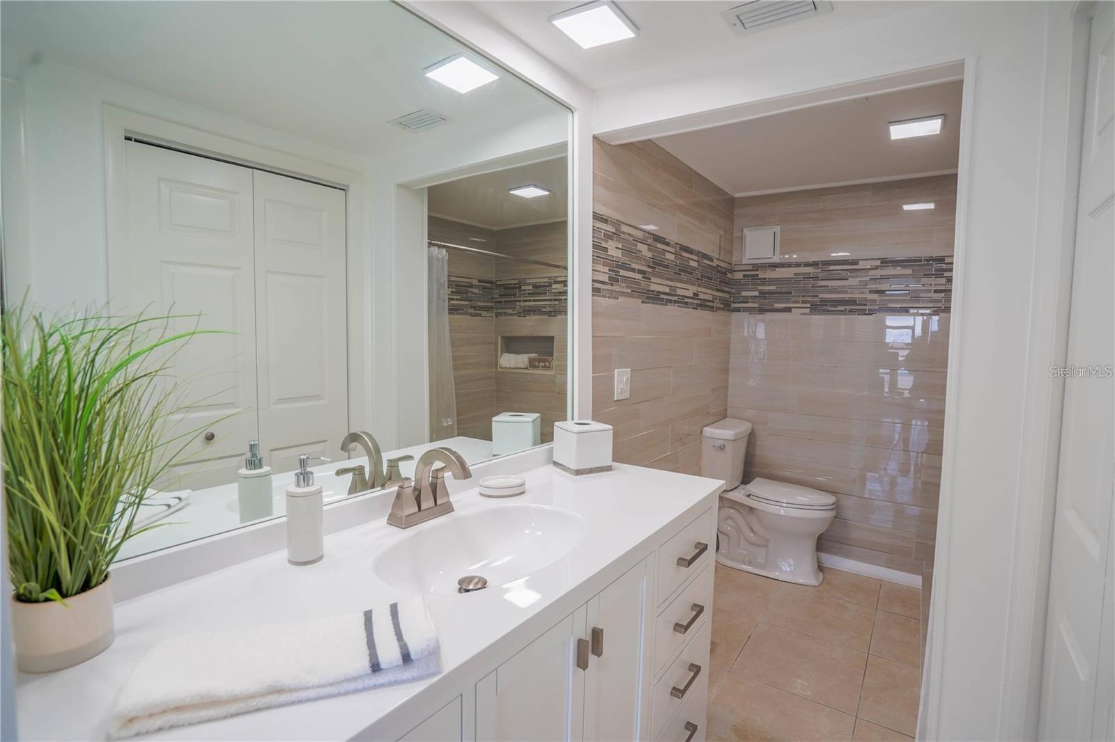 7100 SUNSHINE SKYWAY LN S #201, ST PETERSBURG, FL — photo 4
