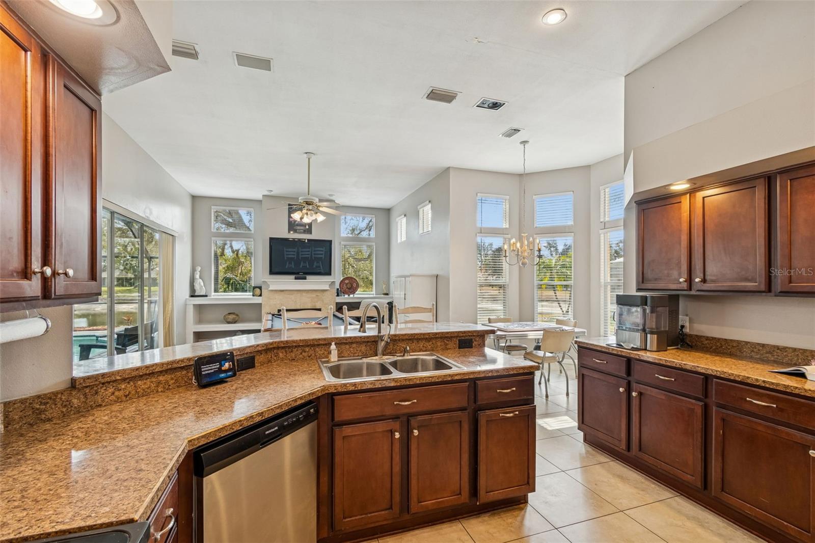 16711 LONGLEAT DR, LUTZ, FL — photo 17