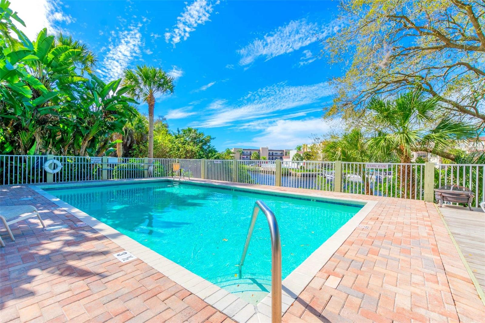 5551 EXECUTIVE DR, NEW PORT RICHEY, FL — photo 3