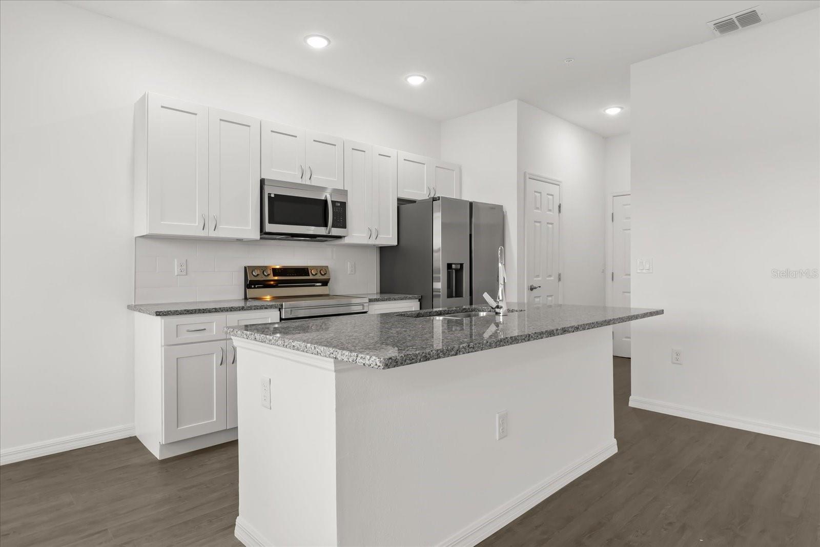 925 LAKEFRONT VILLAGE DR, CLERMONT, FL — photo 11