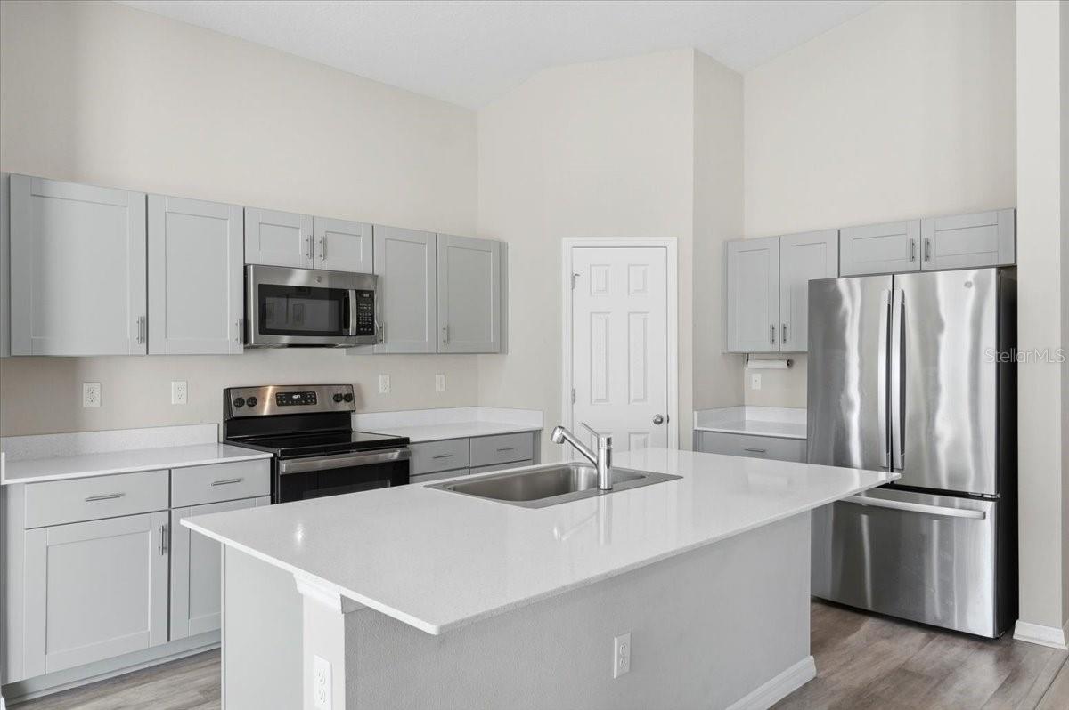 5944 SLATE ROCK DR, LAKELAND, FL — photo 3