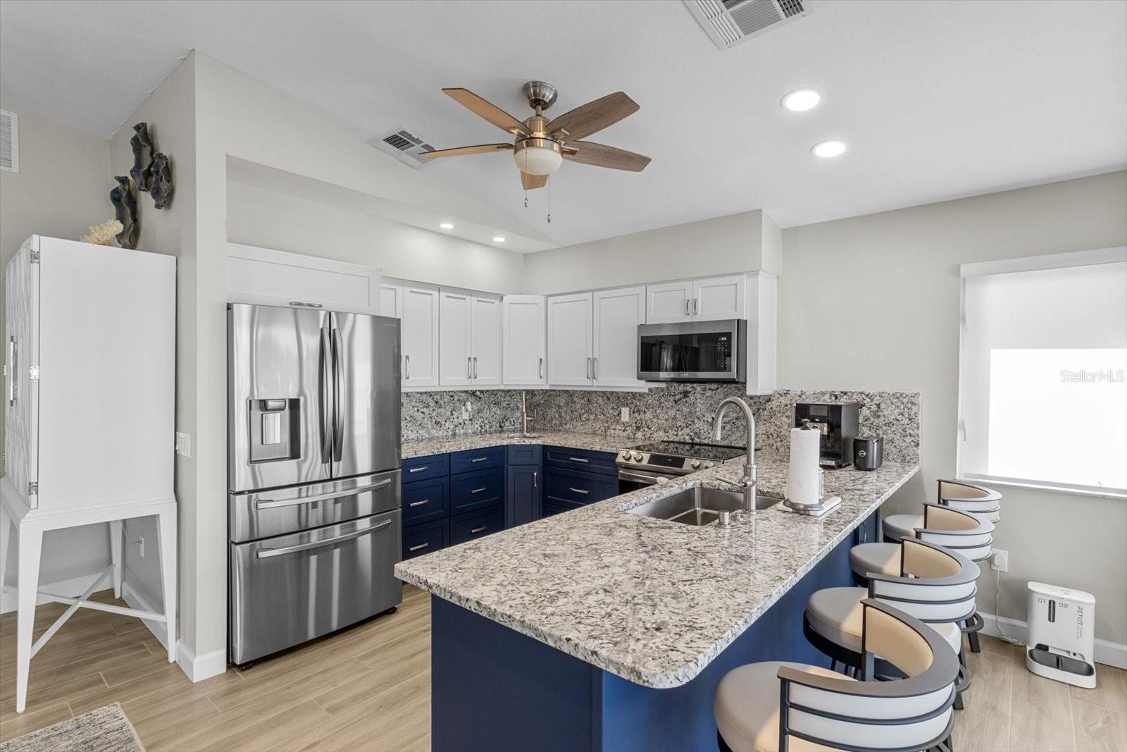 7305 TROPICAL DR, WEEKI WACHEE, FL — photo 10