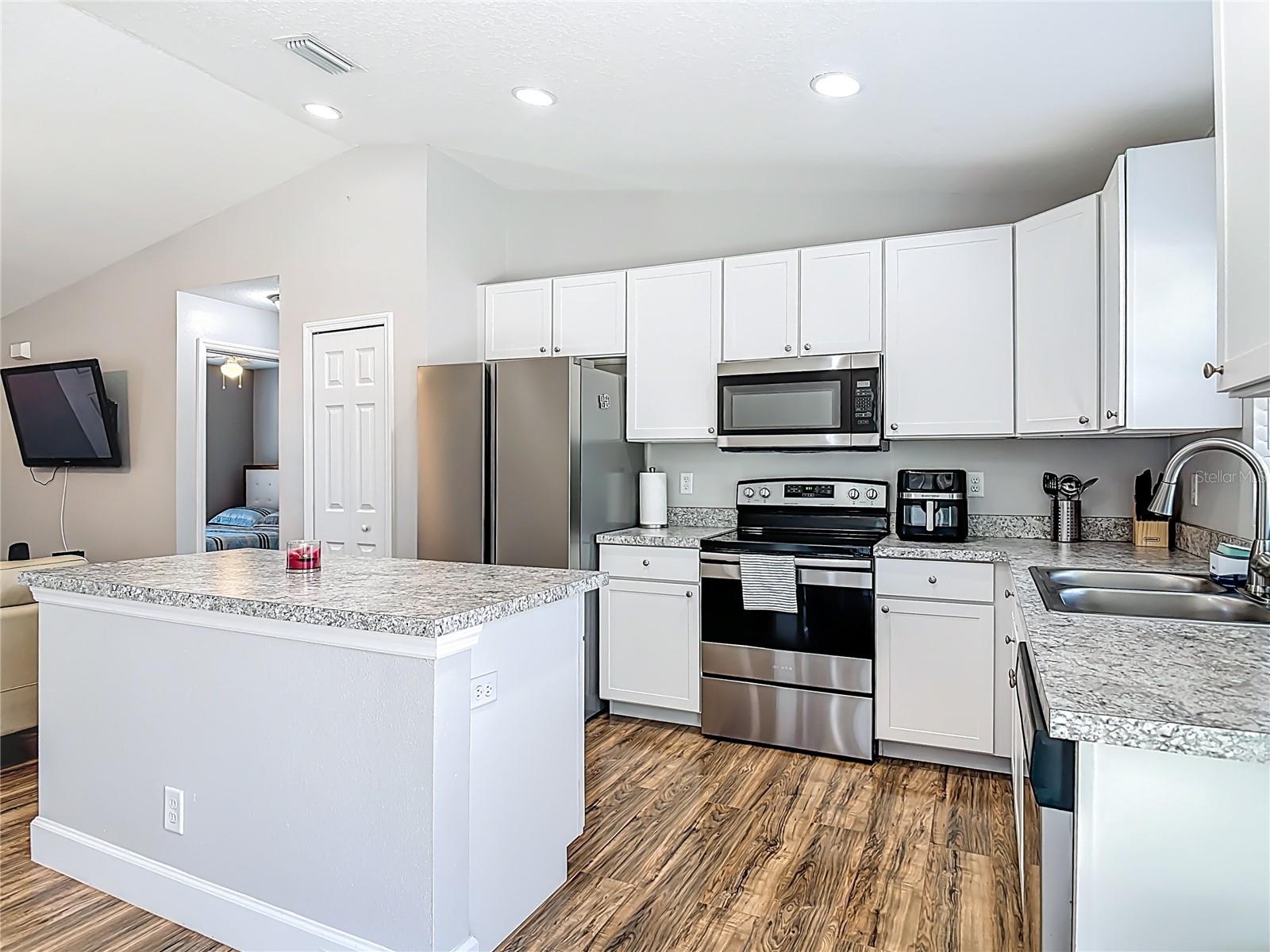640 CHESTNUT AVE, ORANGE CITY, FL — photo 13