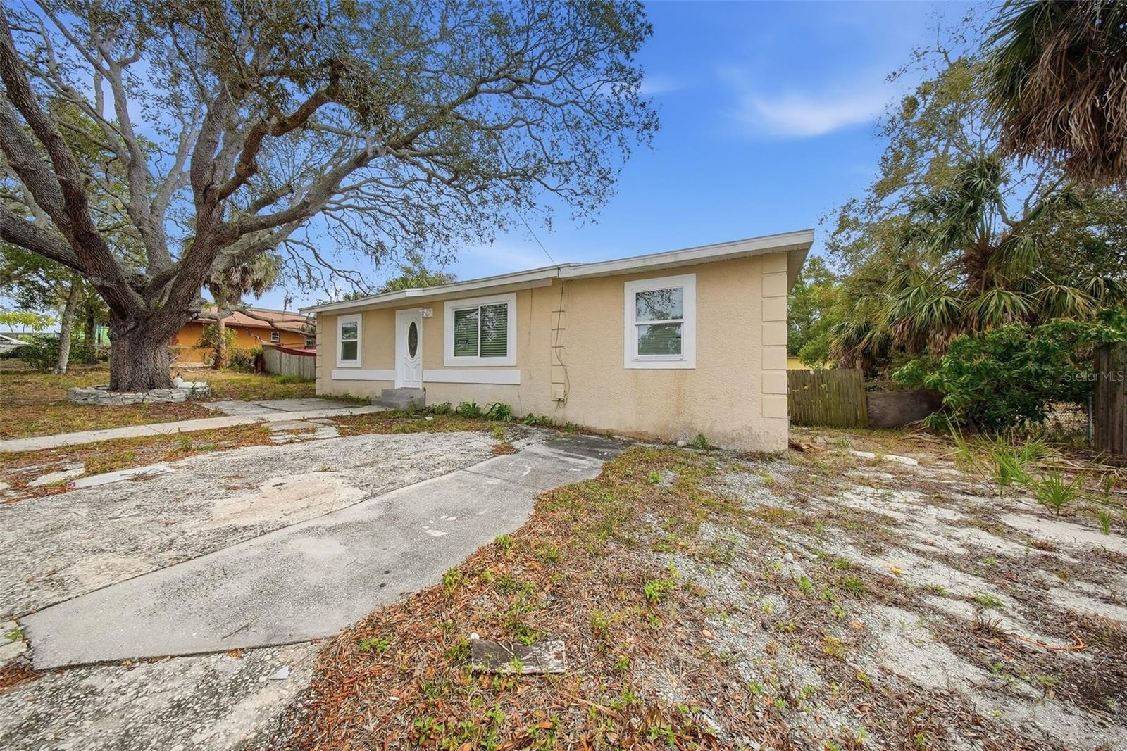 514 E MORGAN ST, TARPON SPRINGS, FL — photo 2