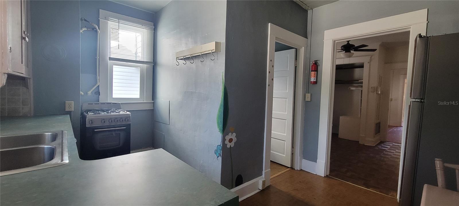 1846 2ND AVE N, ST PETERSBURG, FL — photo 39
