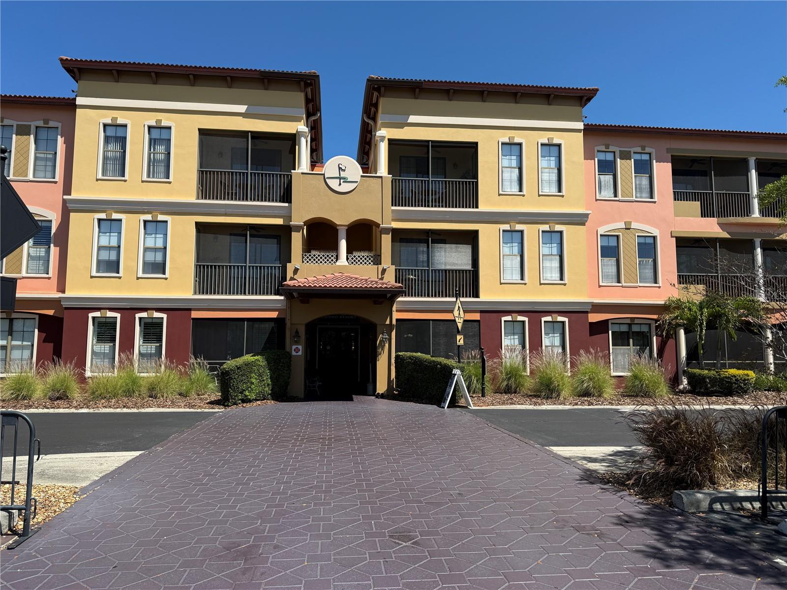 13941 CLUBHOUSE DR #208, TAMPA, FL