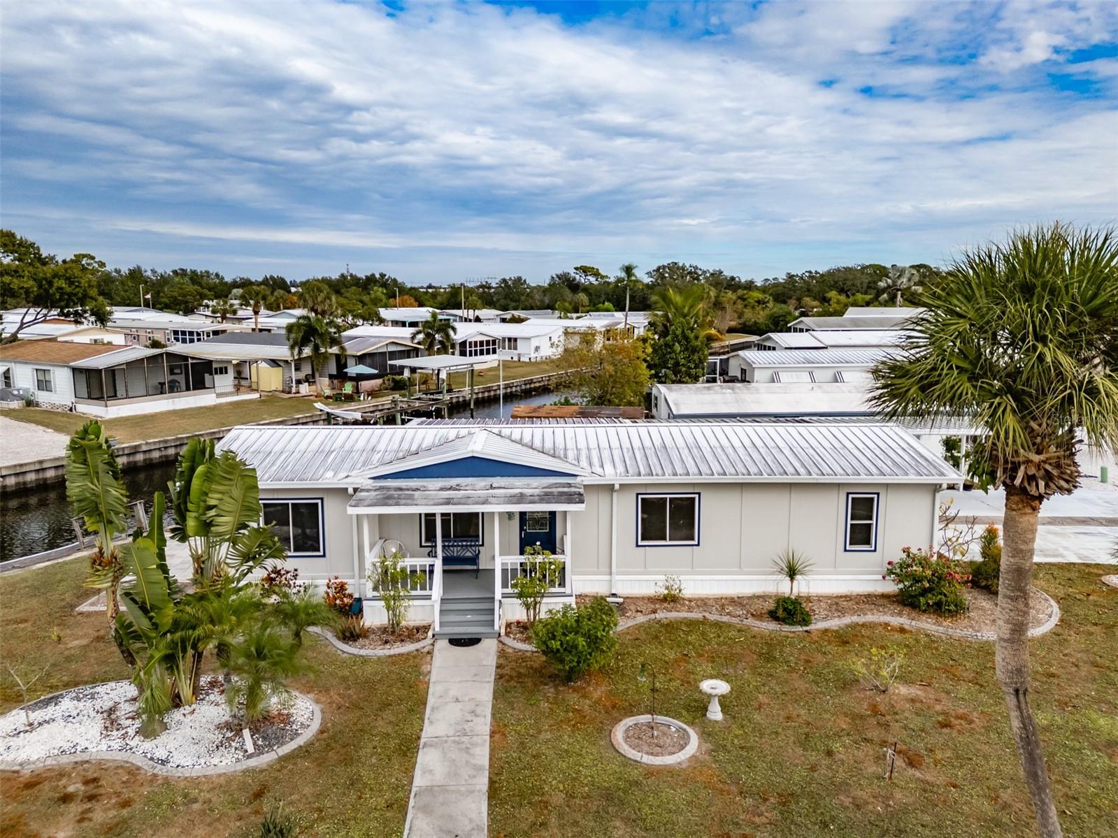 143 E SAINT ANNES CIR, APOLLO BEACH, FL — photo 2