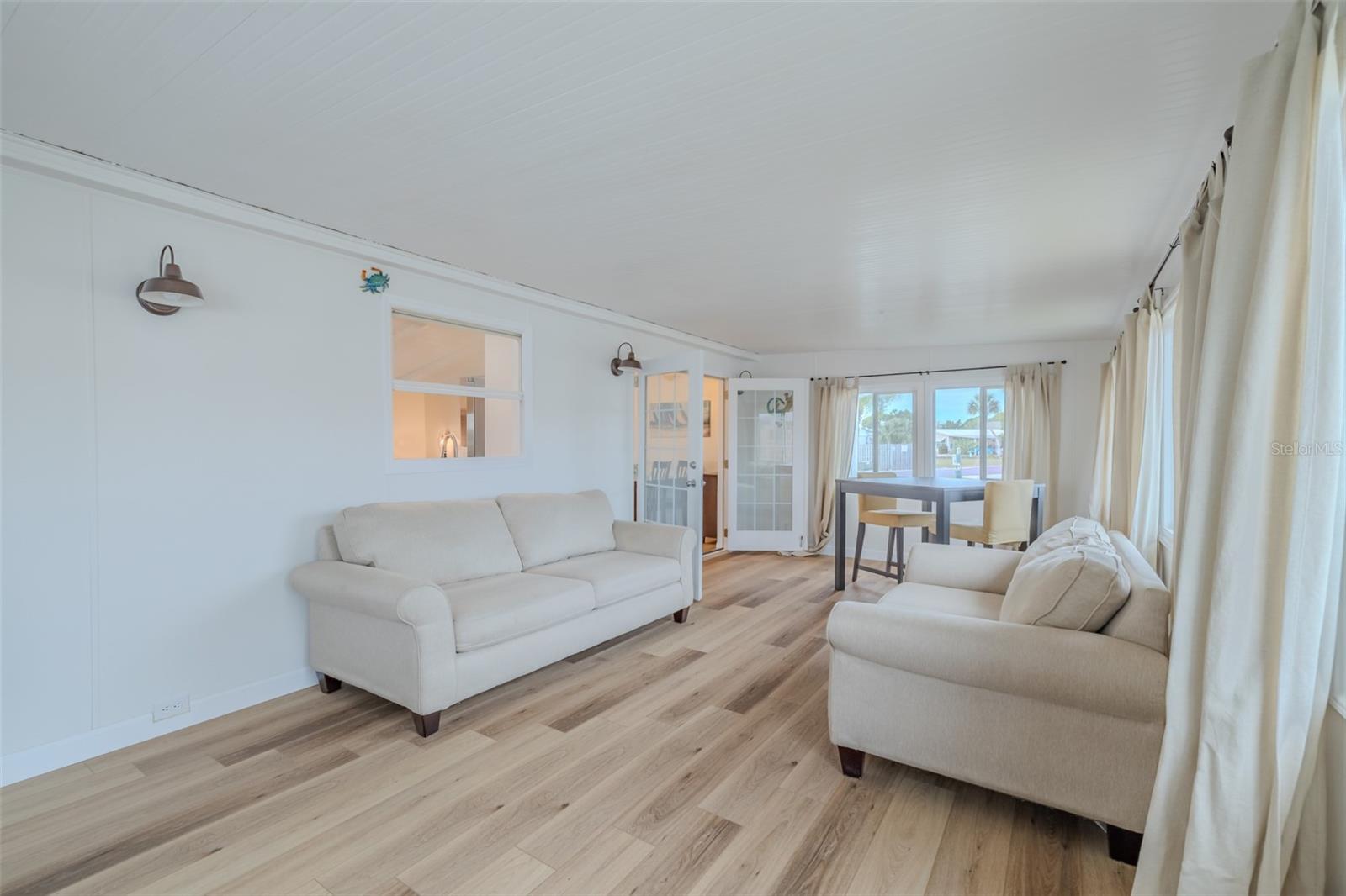 143 E SAINT ANNES CIR, APOLLO BEACH, FL — photo 21