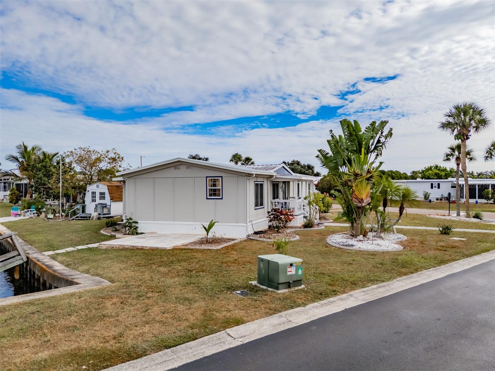 143 E SAINT ANNES CIR, APOLLO BEACH, FL — photo 33