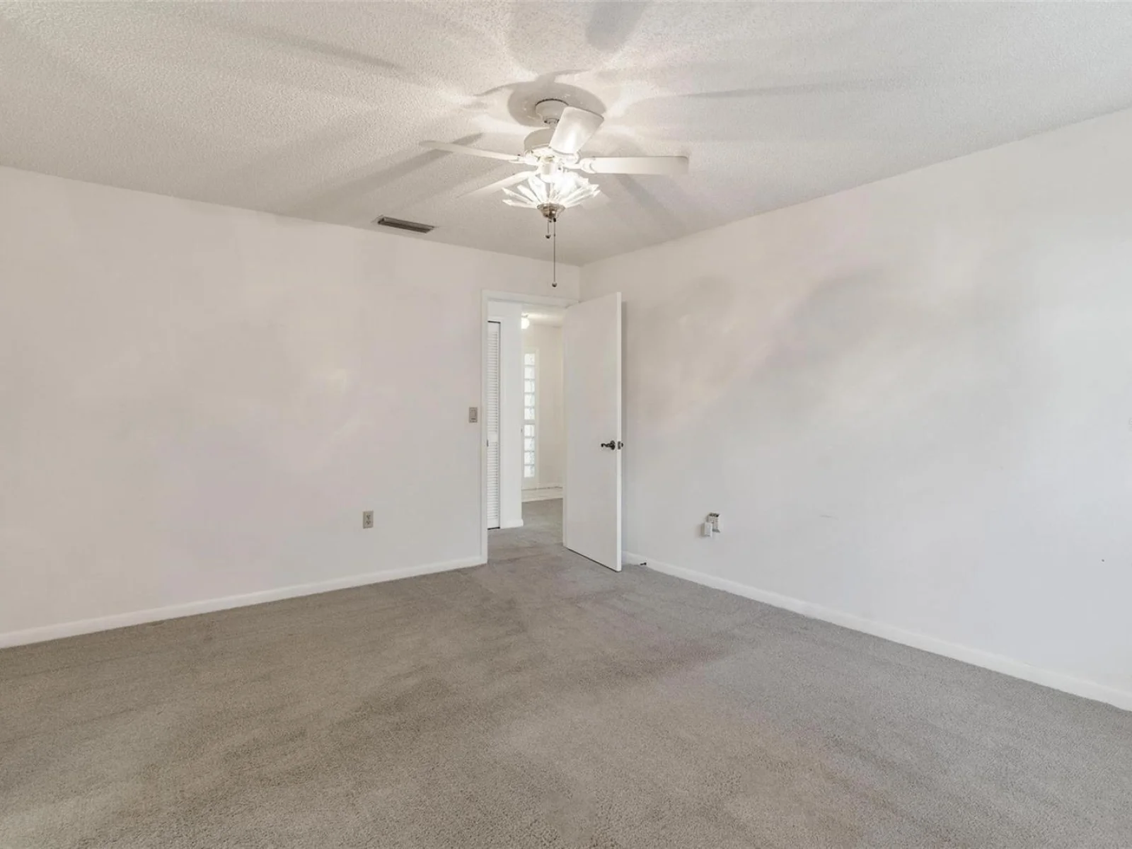 822 DUNDEE CIR, LEESBURG, FL — photo 41