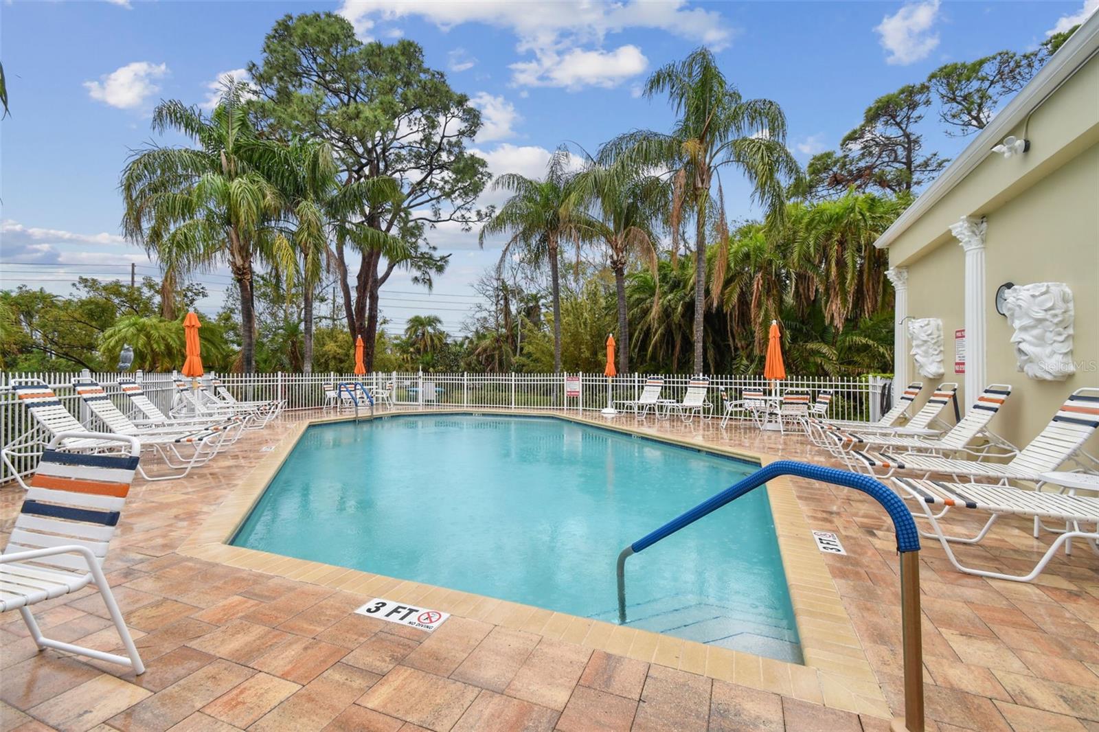 11162 KAPOK GRAND CIR, MADEIRA BEACH, FL — photo 25