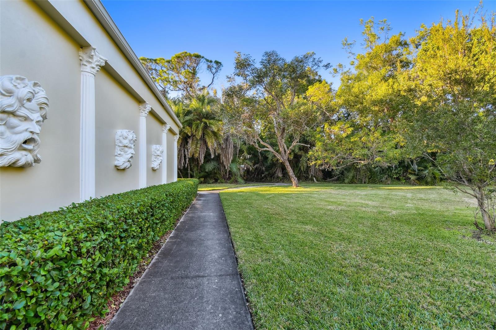 11162 KAPOK GRAND CIR, MADEIRA BEACH, FL — photo 28