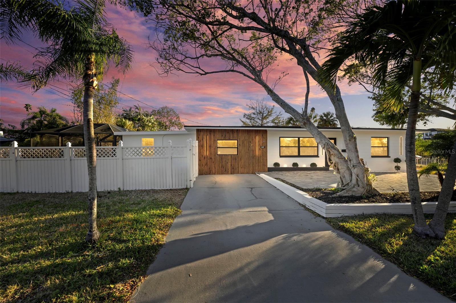 1600 CONNECTICUT AVE NE, ST PETERSBURG, FL — photo 2