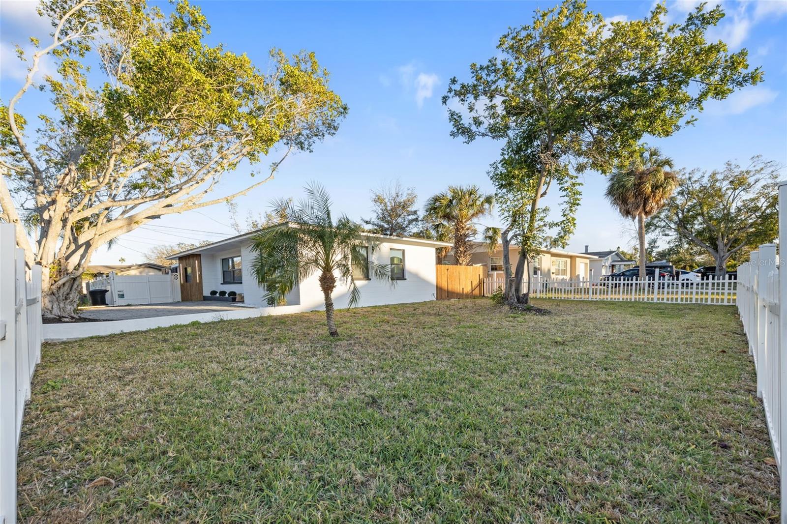 1600 CONNECTICUT AVE NE, ST PETERSBURG, FL — photo 37