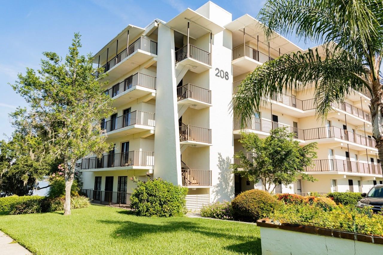 208 LAKE HOWARD DR NW #104, WINTER HAVEN, FL
