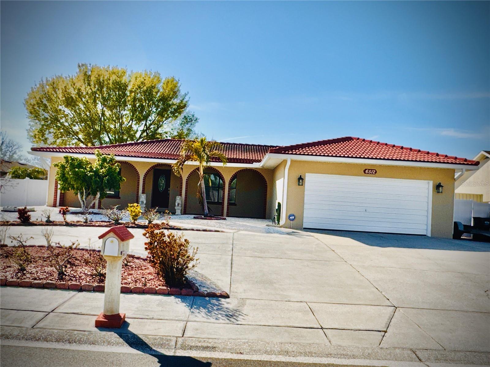 6512 MANILA PALM WAY, APOLLO BEACH, FL — photo 2