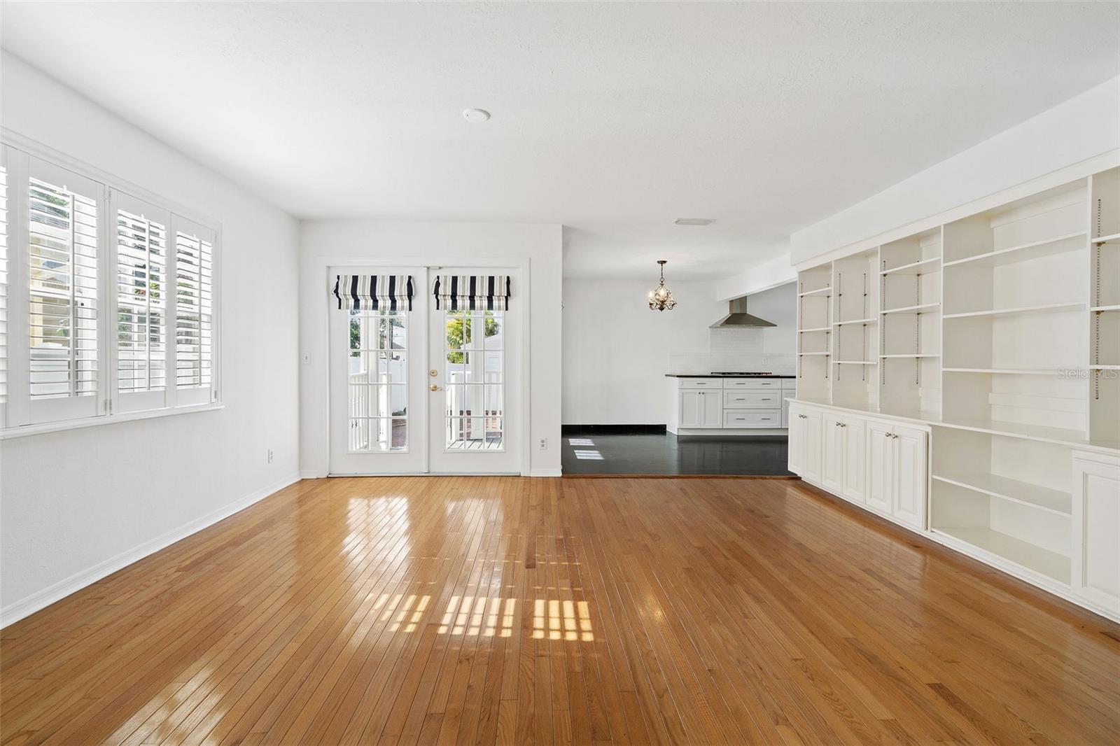 325 17TH AVE NE, ST PETERSBURG, FL — photo 8