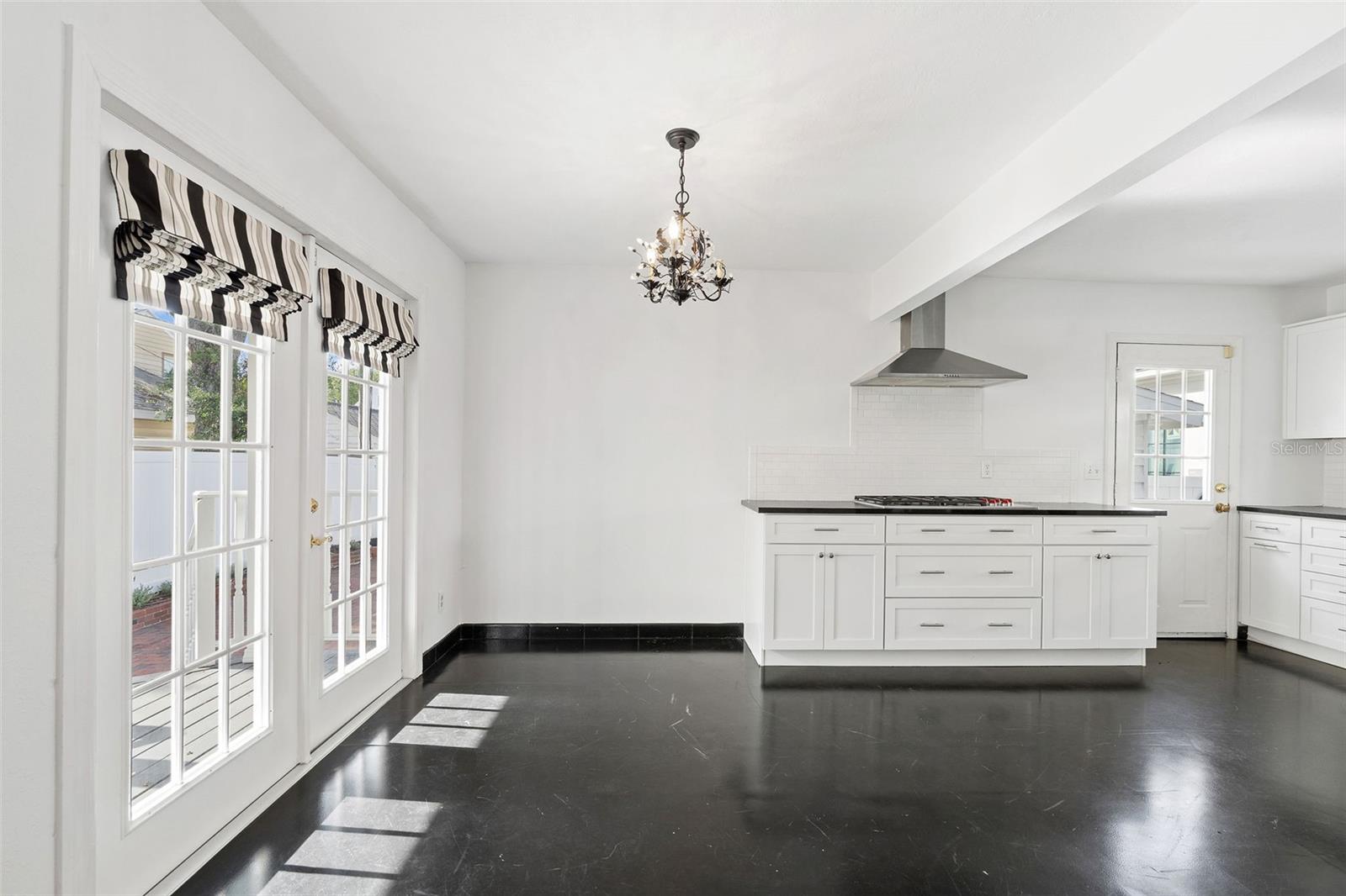 325 17TH AVE NE, ST PETERSBURG, FL — photo 9