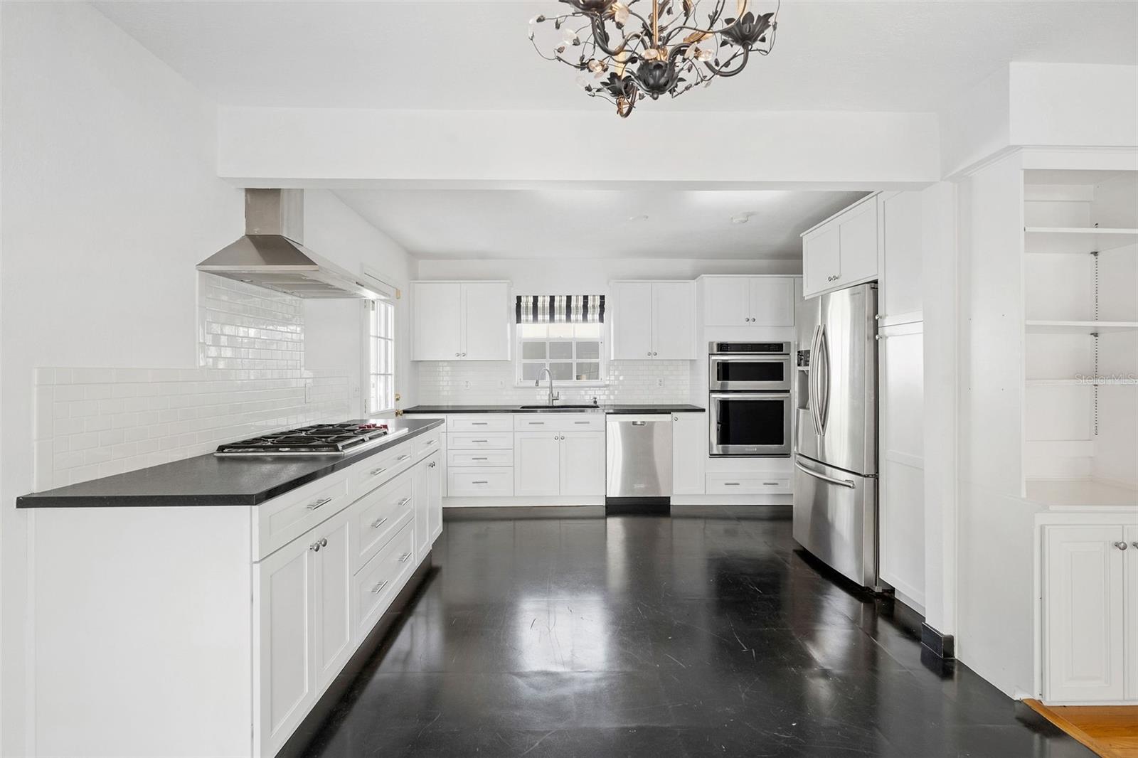 325 17TH AVE NE, ST PETERSBURG, FL — photo 10