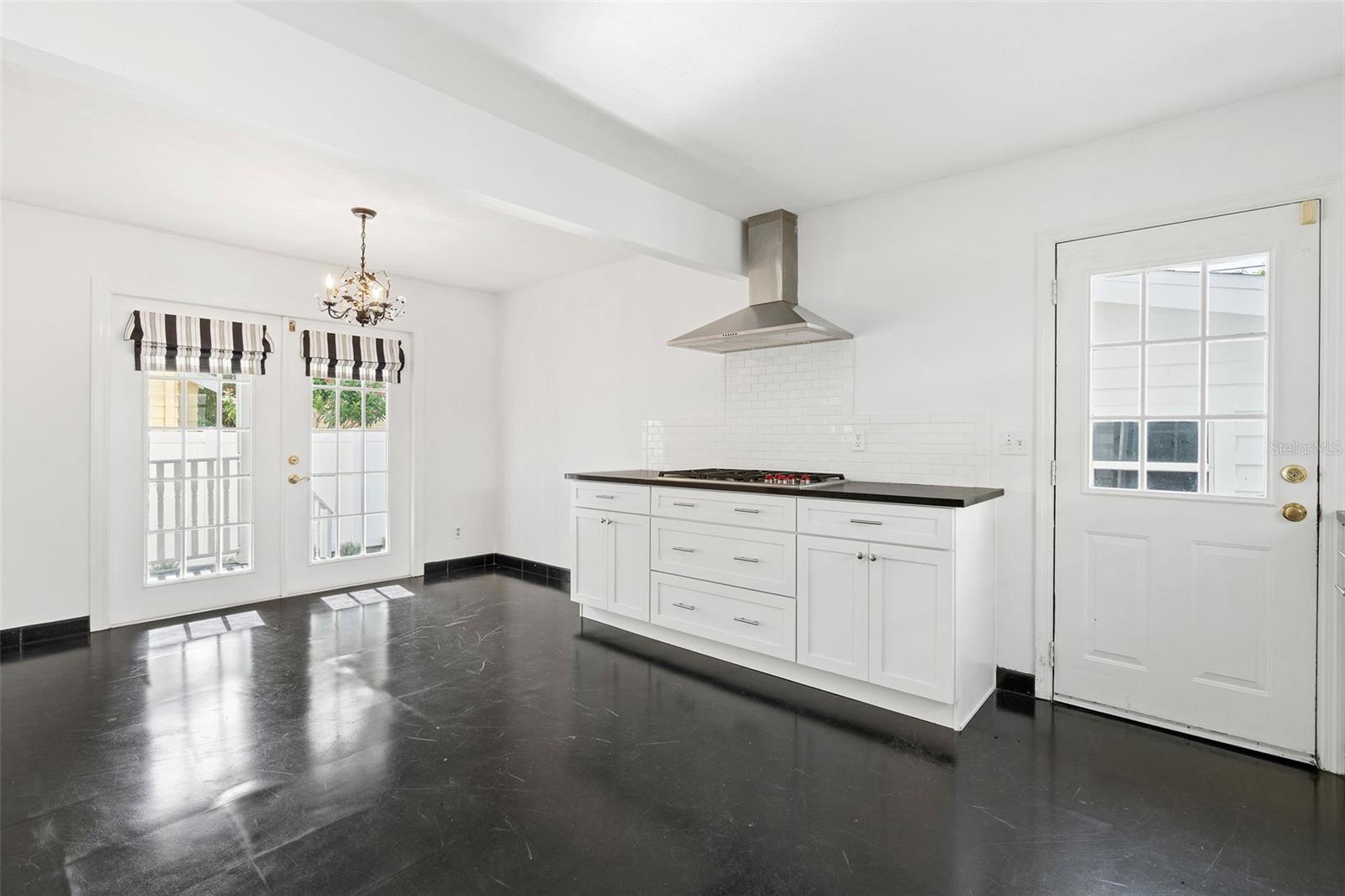 325 17TH AVE NE, ST PETERSBURG, FL — photo 12