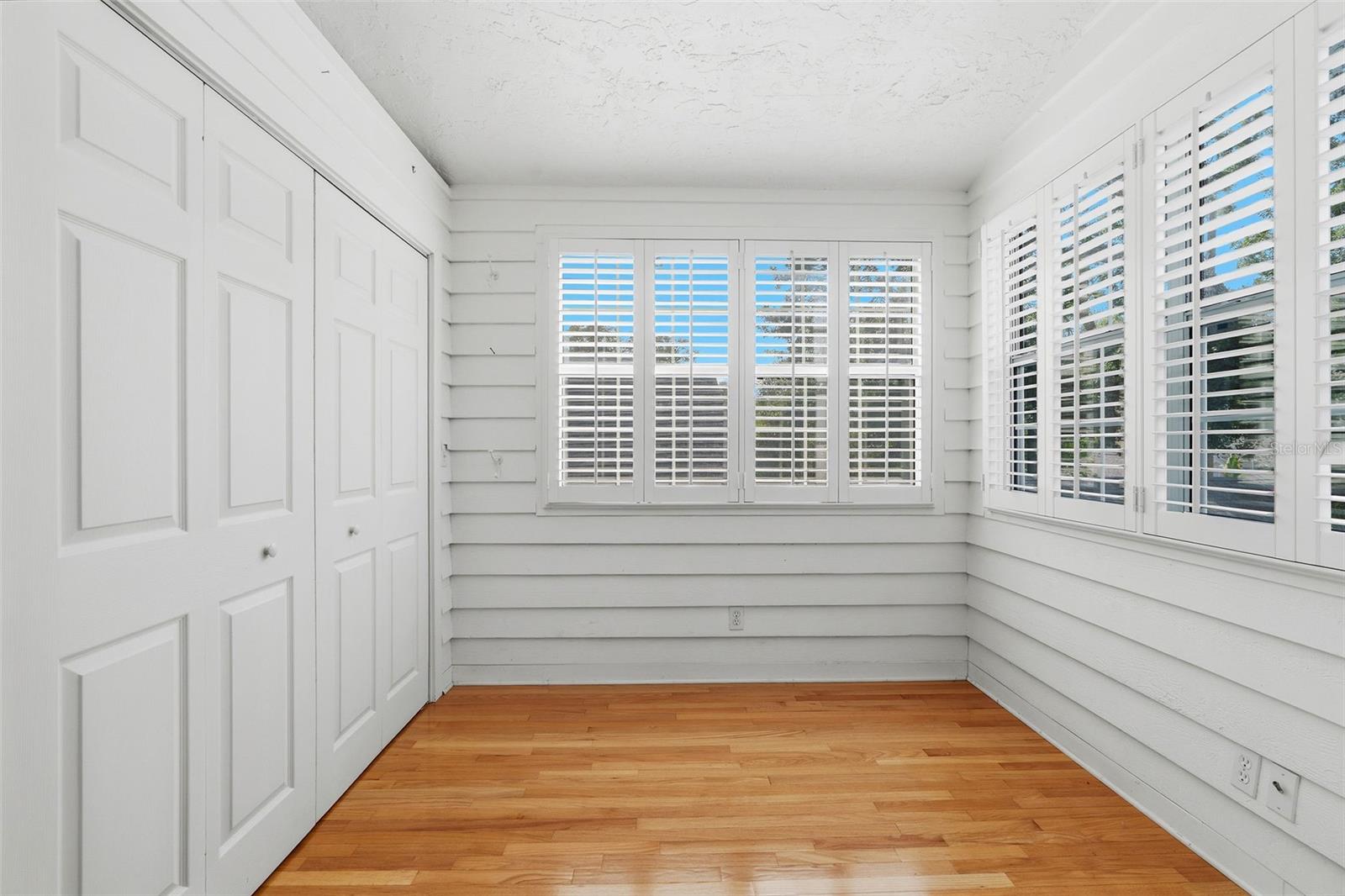 325 17TH AVE NE, ST PETERSBURG, FL — photo 17