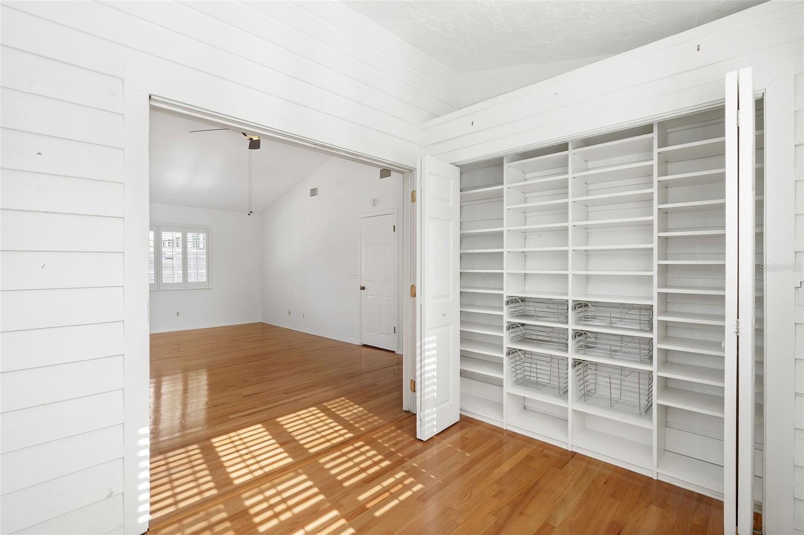 325 17TH AVE NE, ST PETERSBURG, FL — photo 18