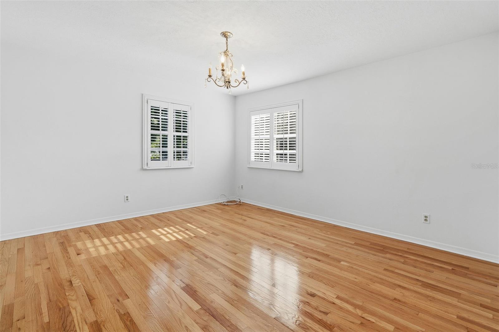 325 17TH AVE NE, ST PETERSBURG, FL — photo 25