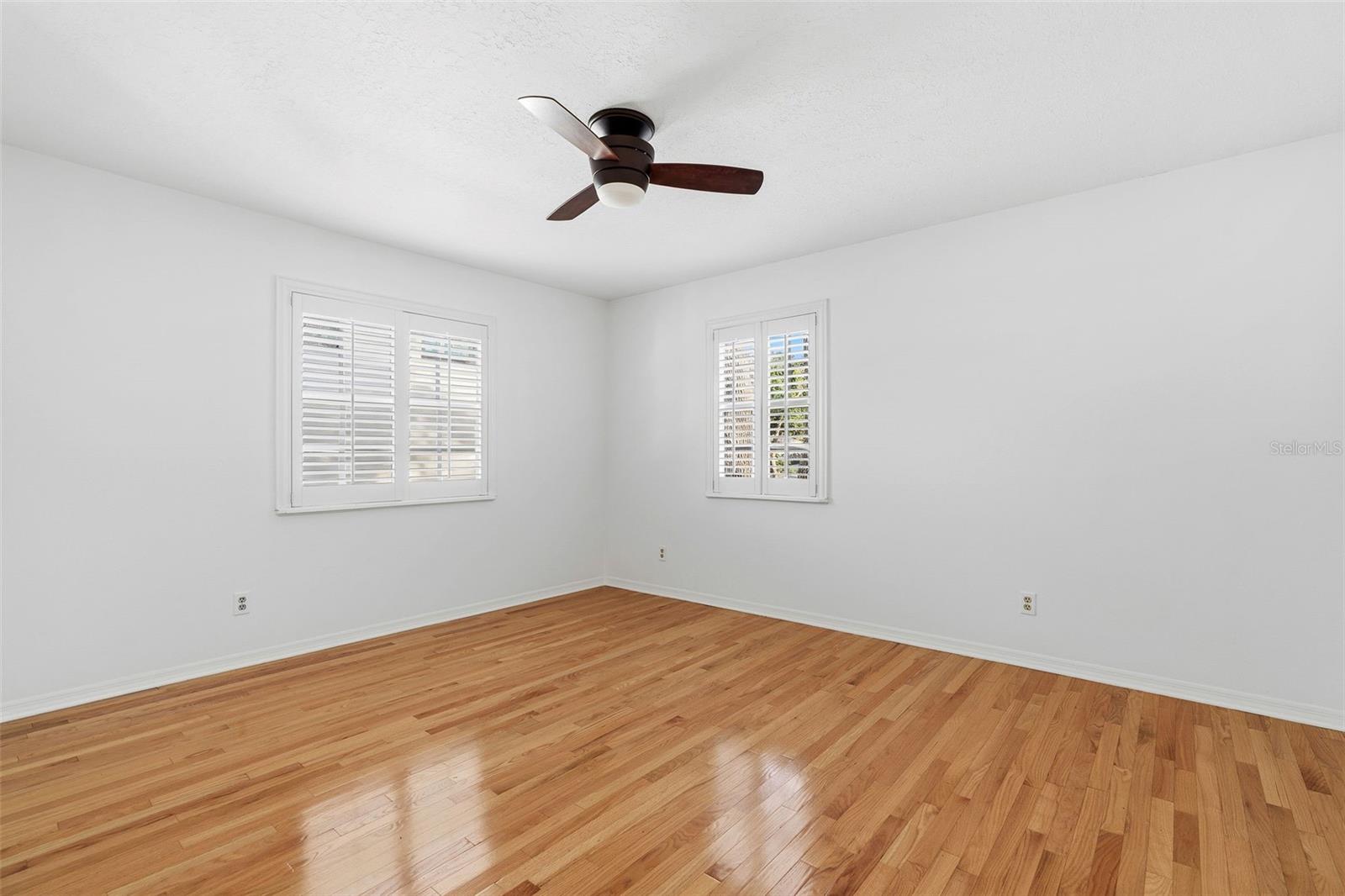 325 17TH AVE NE, ST PETERSBURG, FL — photo 26