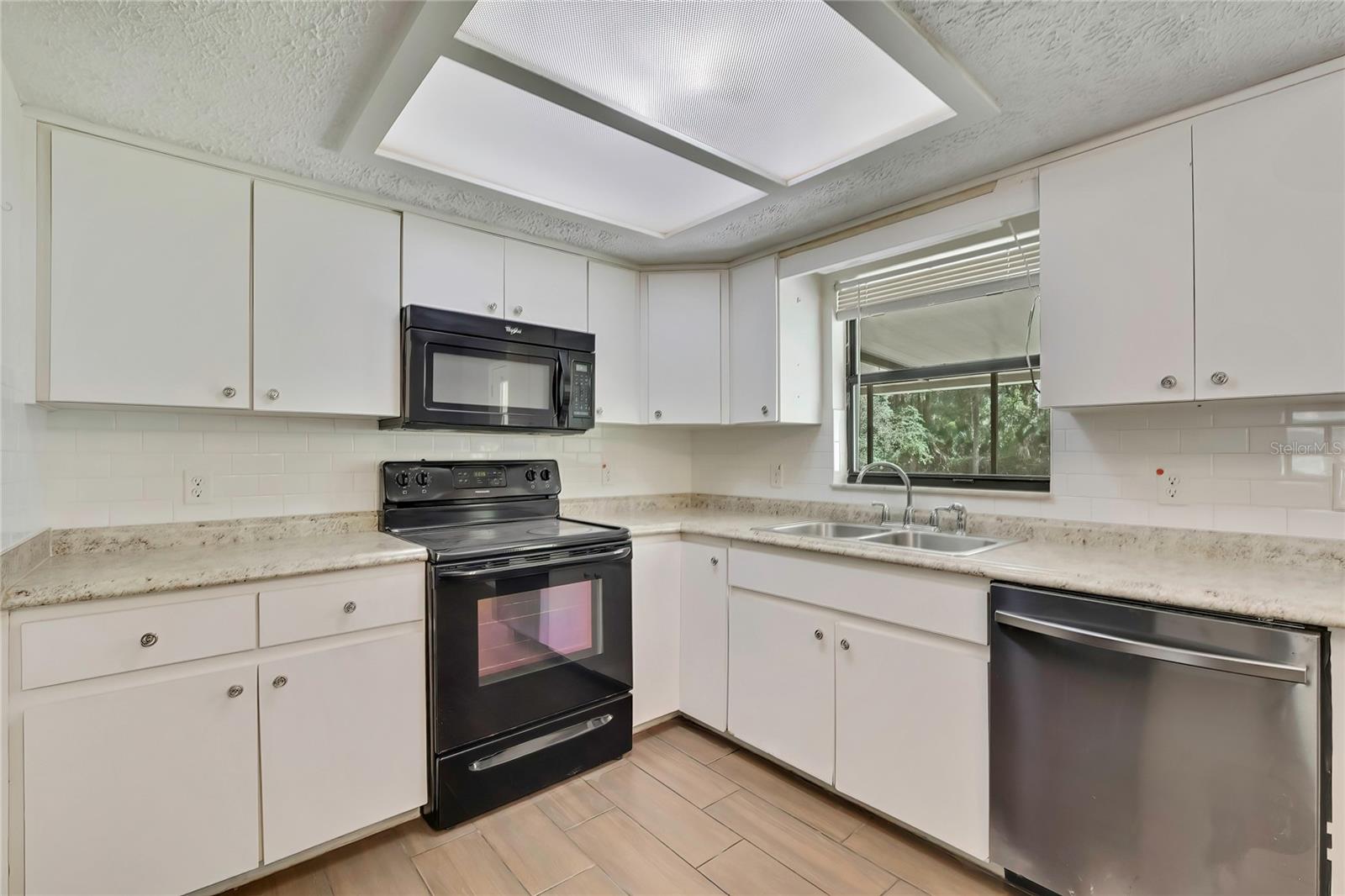 9875 W ORCHARD ST, CRYSTAL RIVER, FL — photo 11