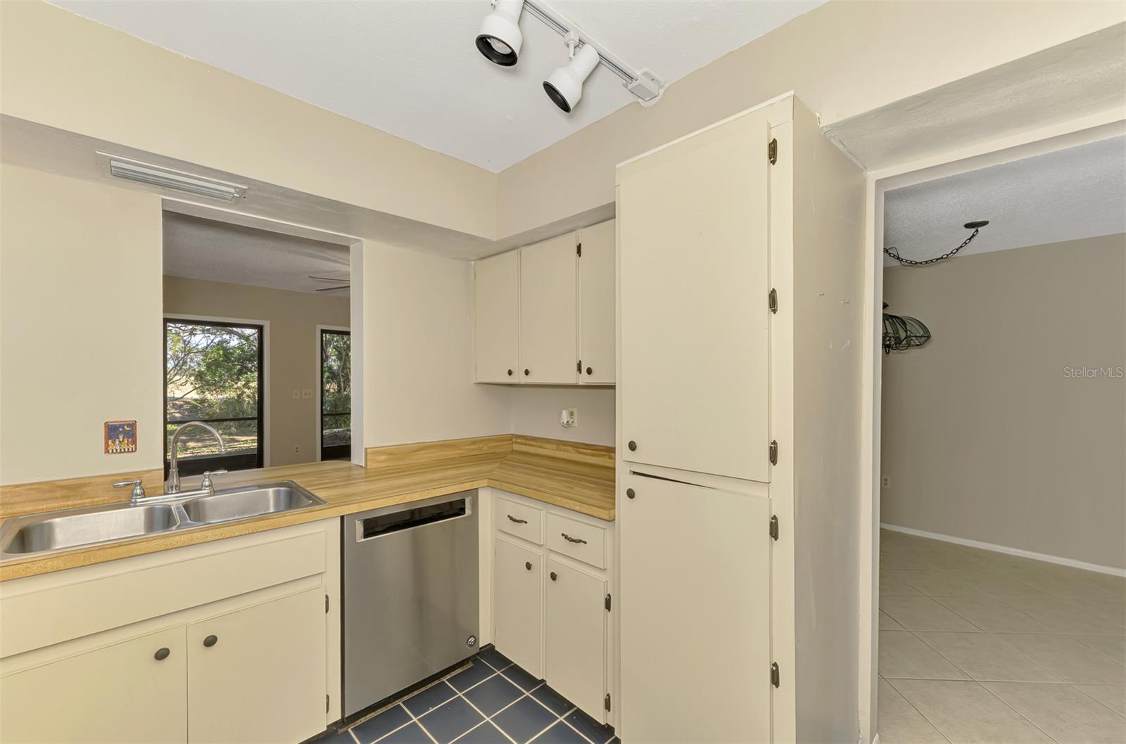 984 N BENEVA RD #T7, SARASOTA, FL — photo 18