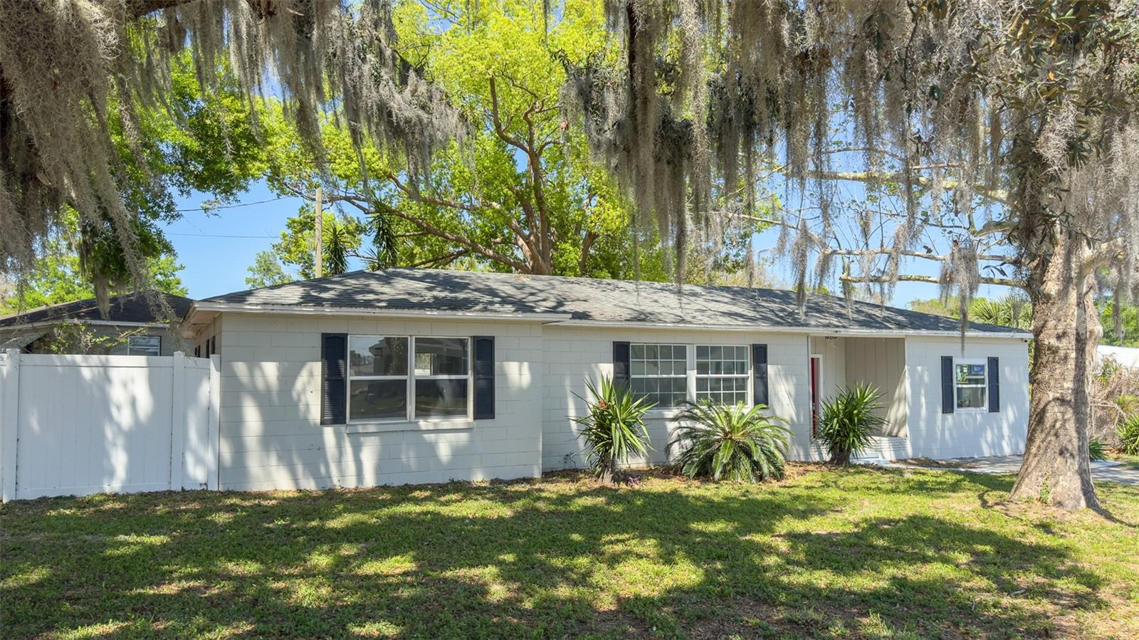1047 CLAY BLVD, EUSTIS, FL