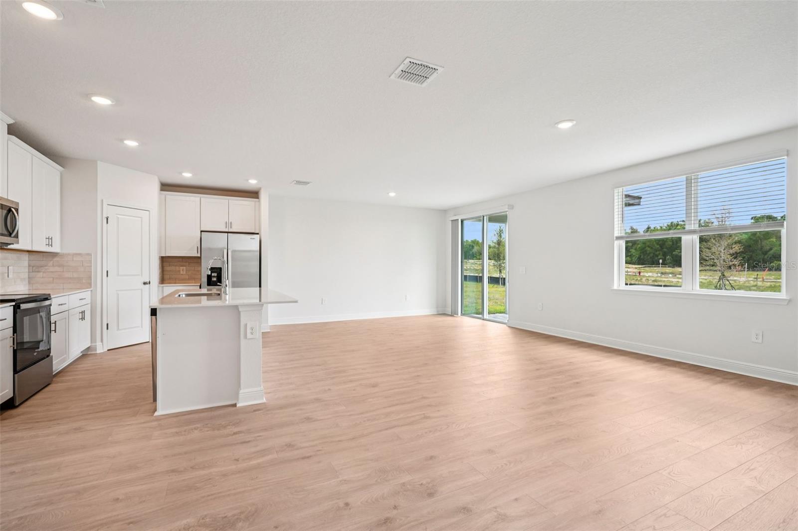 811 SUNSHOWER DR, LADY LAKE, FL — photo 11