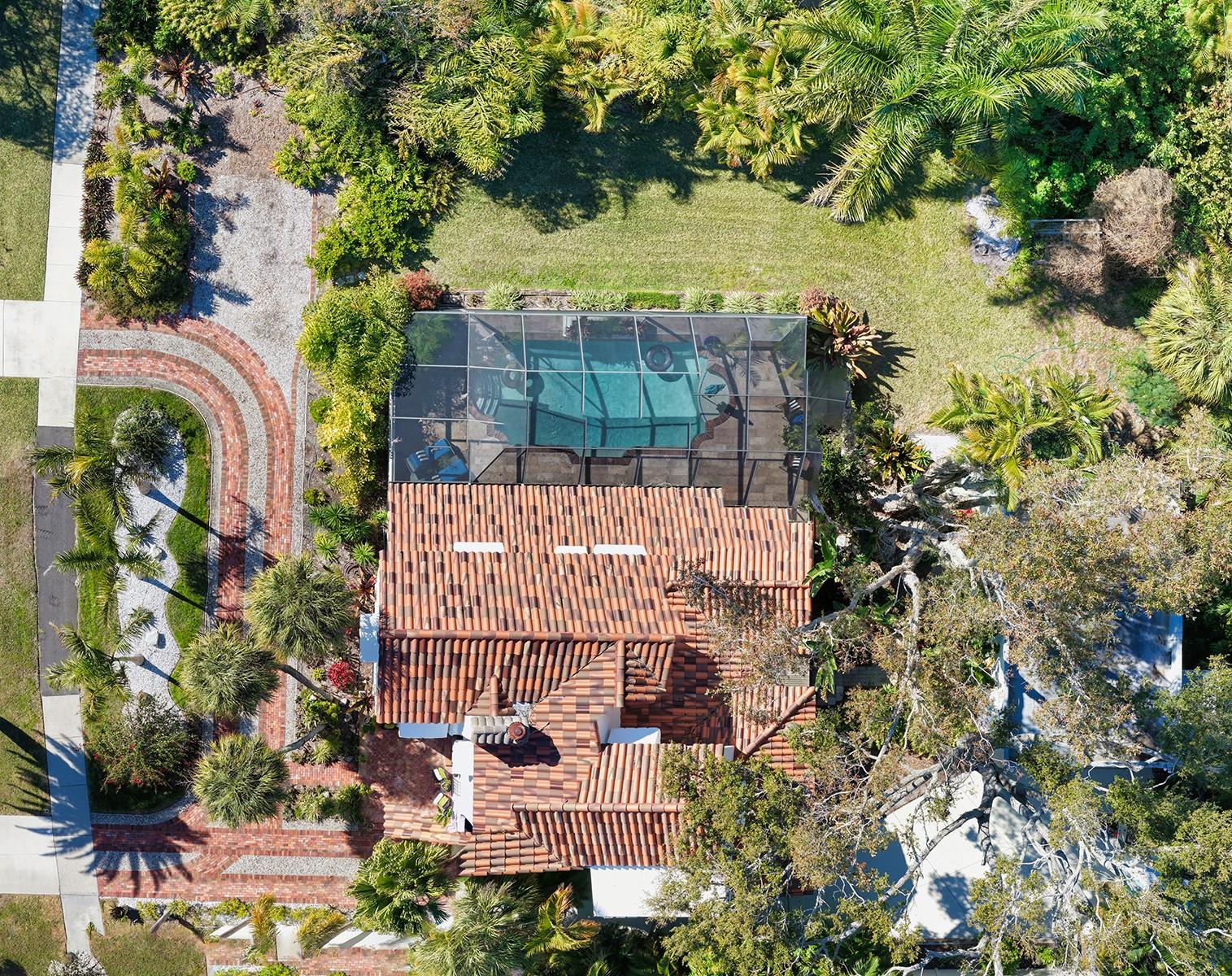 547 N SHORE DR, SARASOTA, FL — photo 4