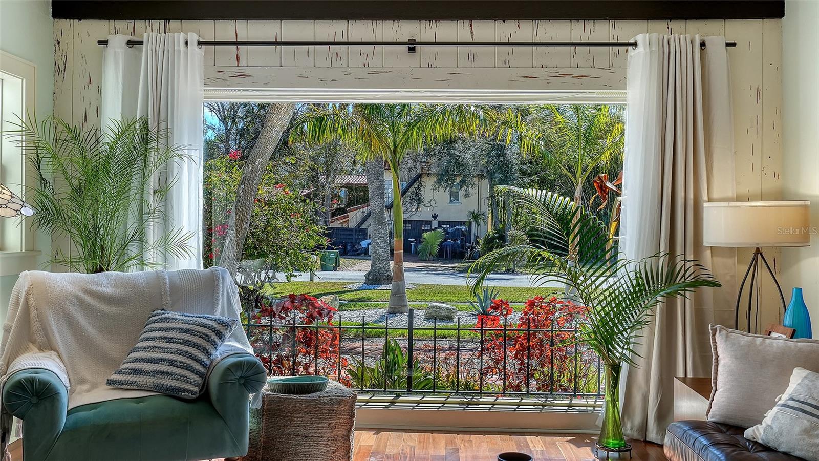 547 N SHORE DR, SARASOTA, FL — photo 11