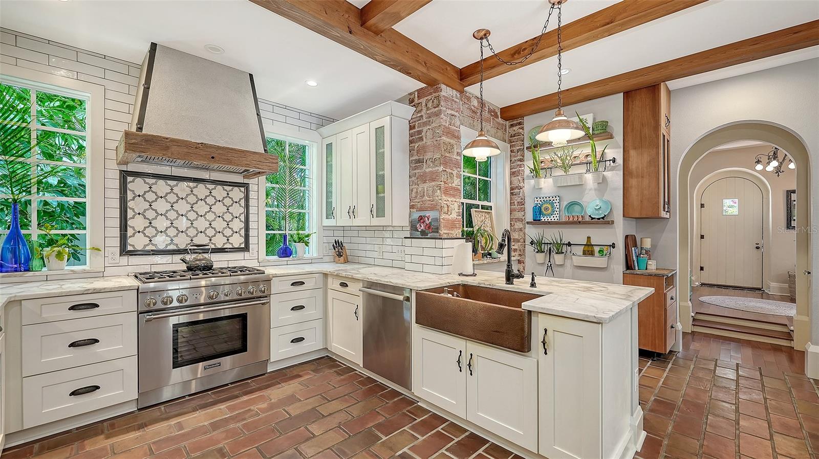 547 N SHORE DR, SARASOTA, FL — photo 17