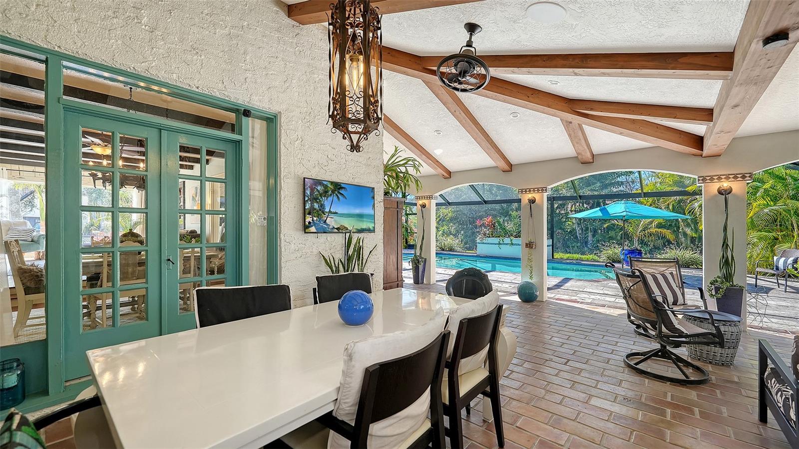 547 N SHORE DR, SARASOTA, FL — photo 26
