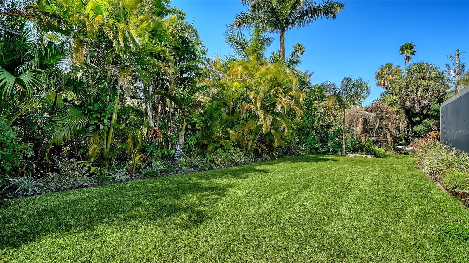 547 N SHORE DR, SARASOTA, FL — photo 53