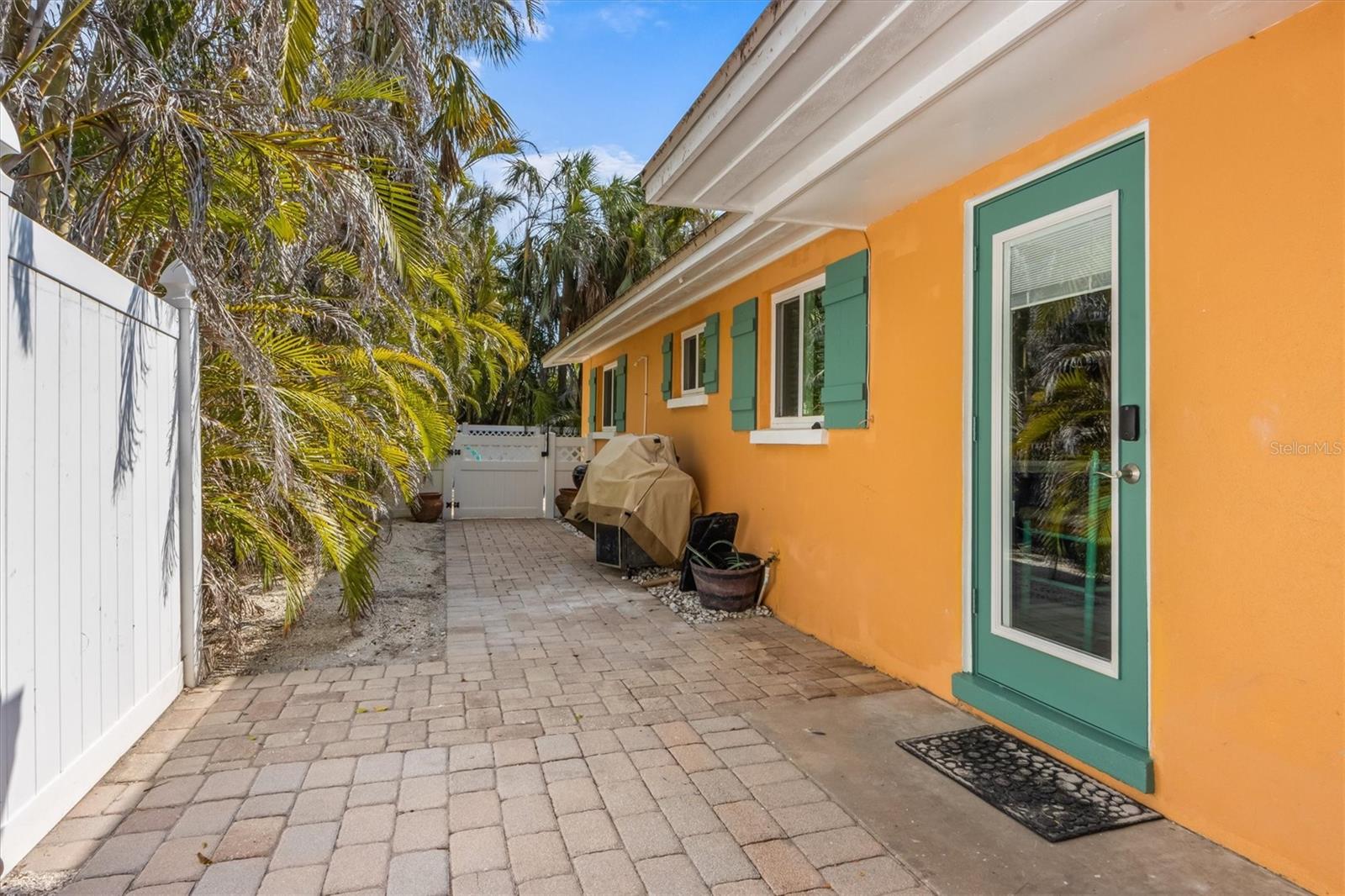5807 DE PALMAS AVE, HOLMES BEACH, FL — photo 3