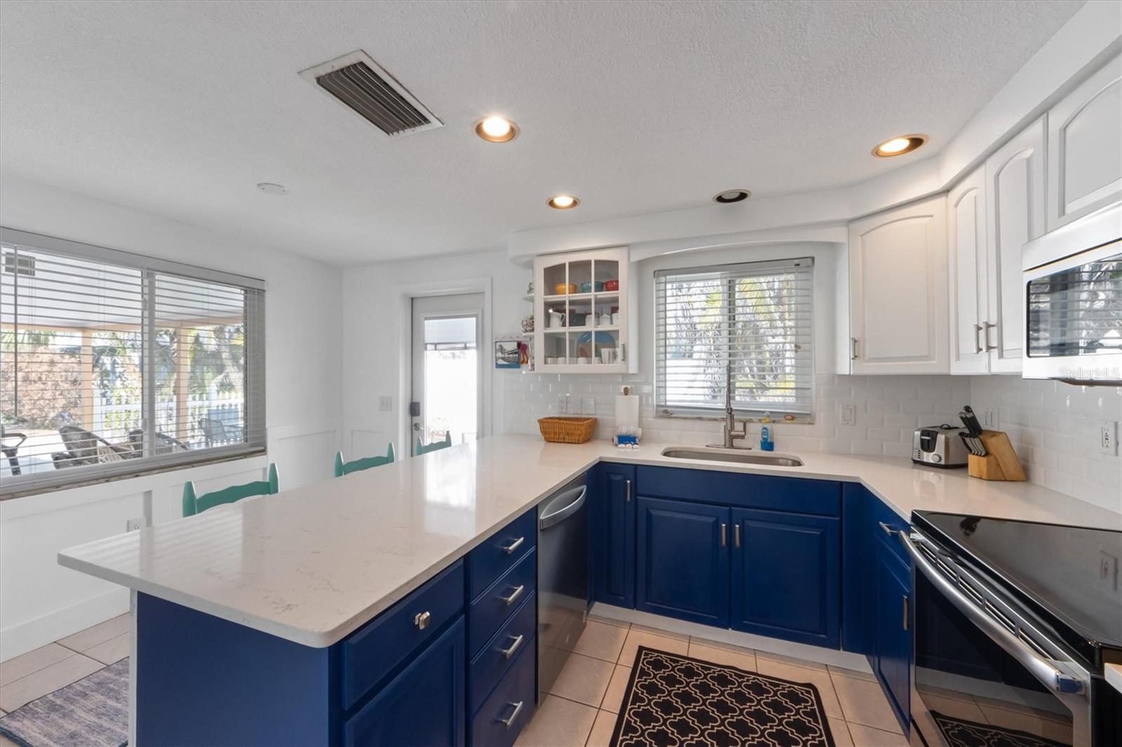 5807 DE PALMAS AVE, HOLMES BEACH, FL — photo 7