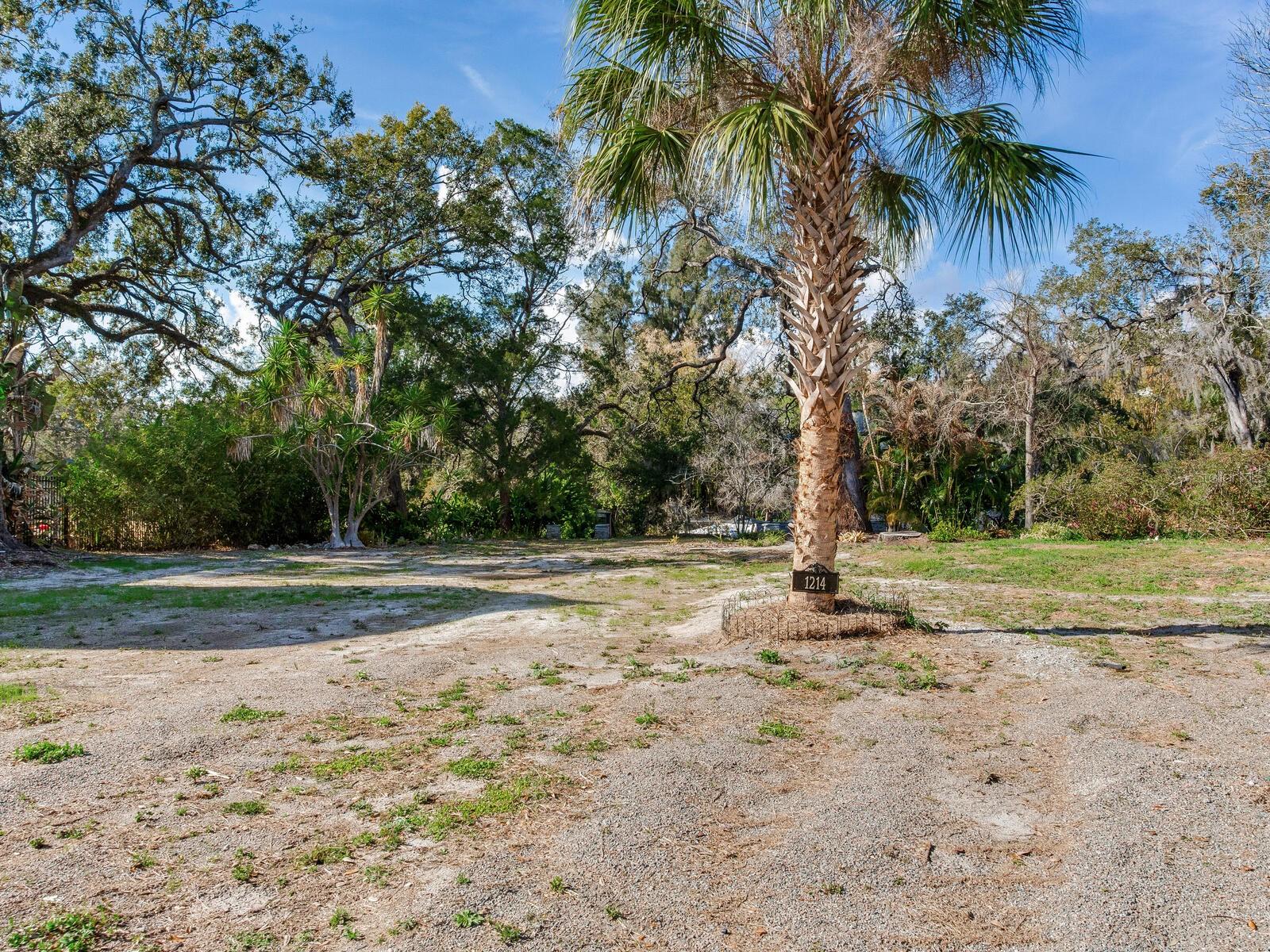 1214 E PARK CIR, TAMPA, FL